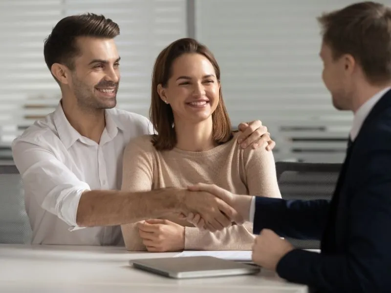 pomoc pośrednika przy kredycie dla młodych